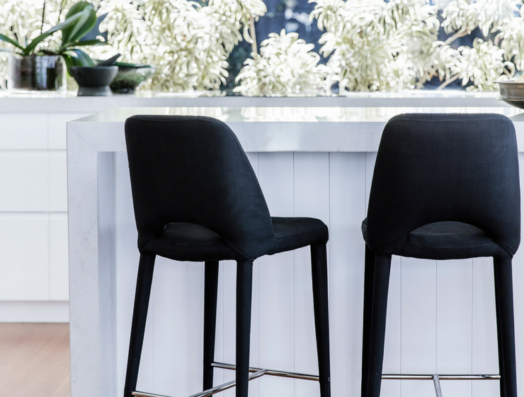 5 Velvet Bar Chairs That Won't Get Out of Your Head Until You Buy Them_feat