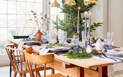 Get A Beautiful Christmas Tablescape With Our Tips!