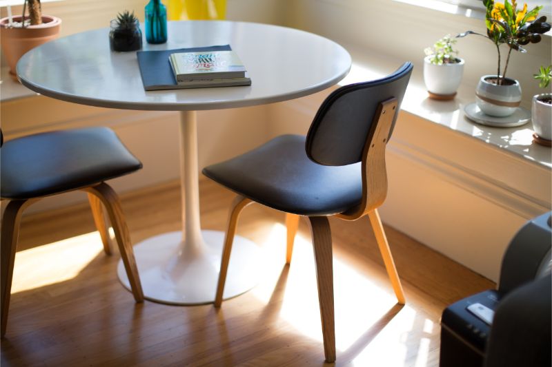 5 Mid-Century Dining Chairs For A Glam Dinette