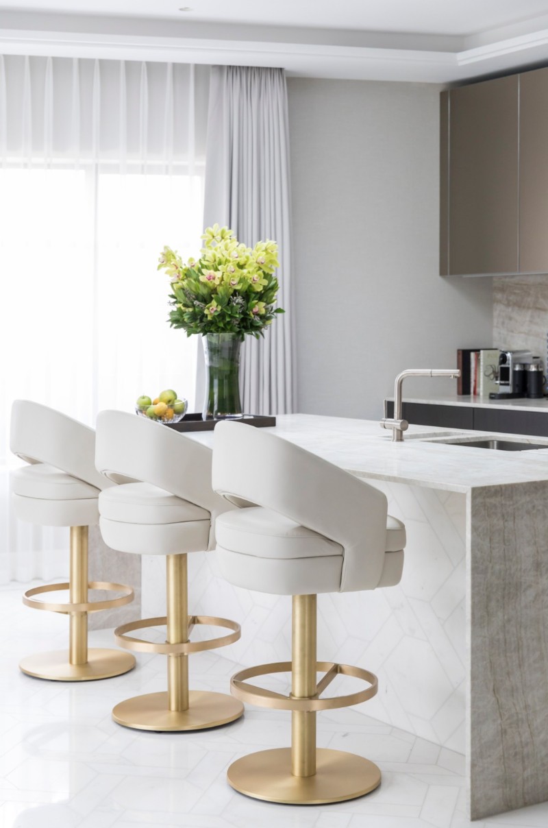 3 Minimalist Designs For Your Summer Renovation + The Best Bar Stools To Complete The Look!